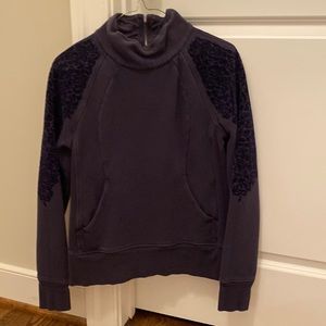 Sweatshirt (size 6)